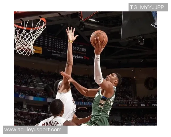 字母哥创纪录26次以75命中率得分30超越约基奇成为现役第一