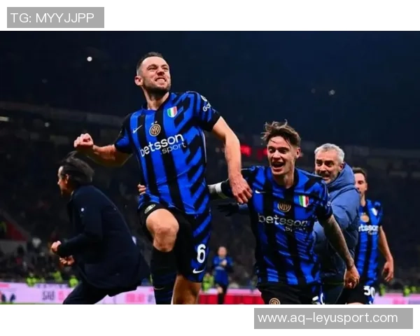 国米与那不勒斯关注20岁右后卫帕莱斯特拉引发转会热潮