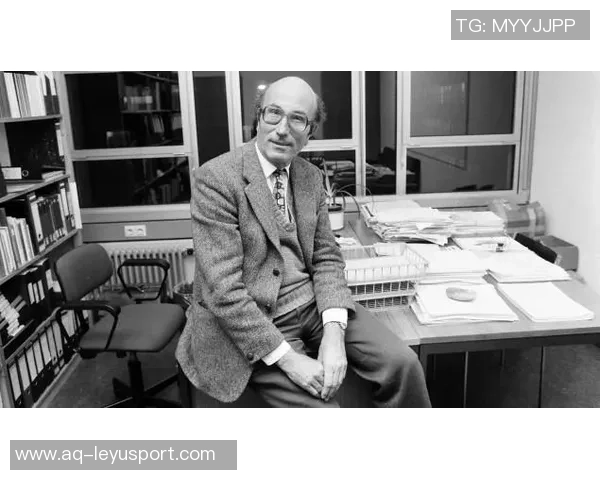 卢指导强调早早让小卡参与比赛是教练的重要责任与使命 卢指导强调早早让小卡参与比赛是教练的重要责任与使命