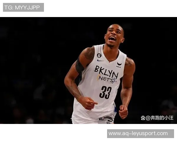 克拉克斯顿强势表现一攻一防完美配合助力球队稳住局势