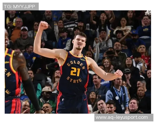 太阳三分火力全开9场比赛命中16记三分领跑联盟勇士紧随其后表现不俗