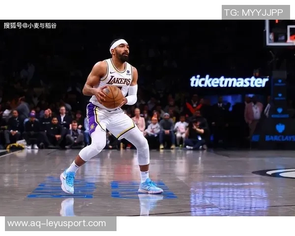 湖人末节进攻停滞不前文森特三分球引发太阳替补席狂欢