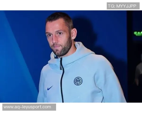 国米冬窗计划引援以填补邓弗里斯因手术缺阵至明年三月的空缺 国米冬窗计划引援以填补邓弗里斯因手术缺阵至明年三月的空缺