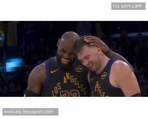 东契奇轻松战胜雷迪克玩匹克球引发笑声让他气坏了真是太有趣了 东契奇轻松战胜雷迪克玩匹克球引发笑声让他气坏了真是太有趣了