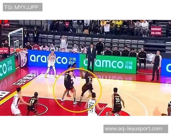 吾米提江巧妙运用马赛回旋发动反击却因踩脚犯规被裁判吹停引发争议